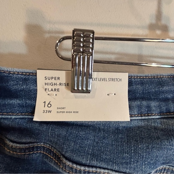 AMERICAN EAGLE Sz 16S Super High Rise Flare Distressed Hem Mid-Wash Jeans NEW - Picture 6 of 13